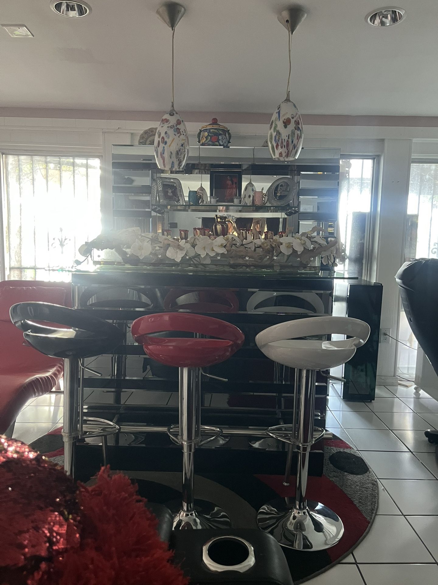 Bar With Stools/ Bar Con Sillas