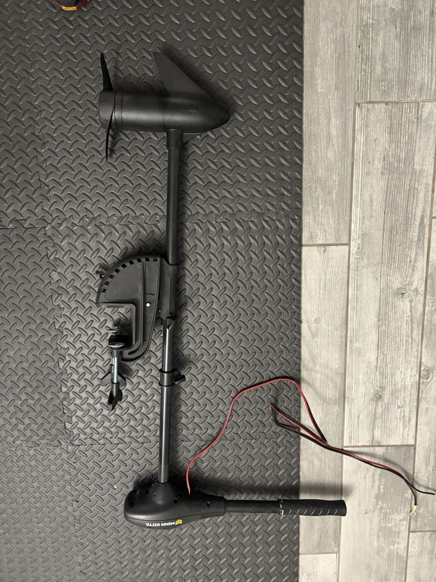 MINN KOTA ENDURA trolling motor, 34 Lbs Thrust, NEVER USED, W/ Marine Battery  