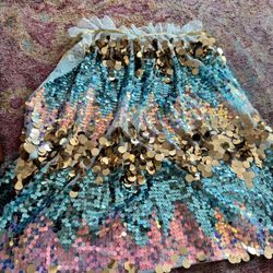 Child’s Cape Size 4/6,$10