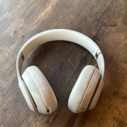 beats studio pro overhead headphones