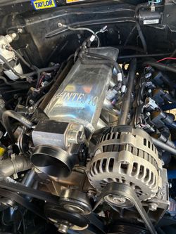 Holley Efi sniper billet fuel rails and trouttle body ls intake cathedral ports