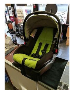 Graco Snugride click connect 35 carseat and 2 bases