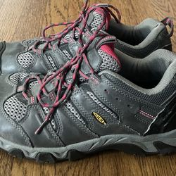 WOMENS KEEN HIKING SHOES