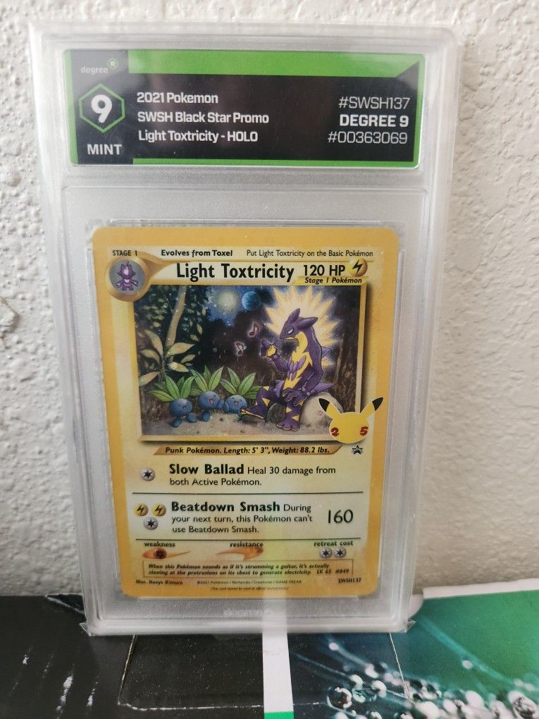 Light Toxtricity #swsh137 Grade Mint 9