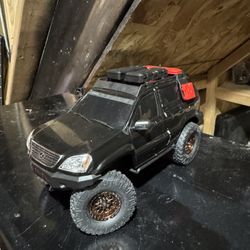 Axial SCX24 Lexus GX 470 4X4 Rock Crawler RTR