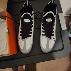 Football Cleats Size 12  Pick Up Only