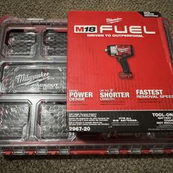 Milwaukee M18 1/2 High Torque Impact Wrench & Socket Set