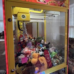 Toy soldier claw machine