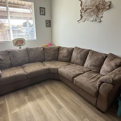 Large L-Shaped Sectional Sofa – Comfortable & Spacious