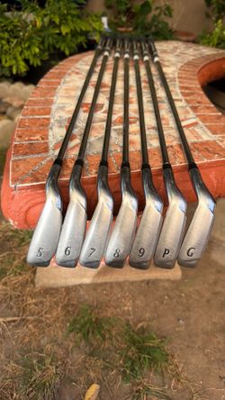 Nice Set of Wilson D100 Irons
