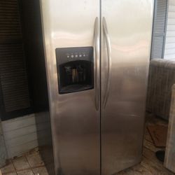 Refrigerator 