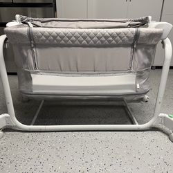 Bassinet With Lights And Vibration