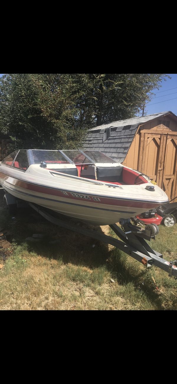 Bayliner 1987 white exterior red interior 2500$ or best offer