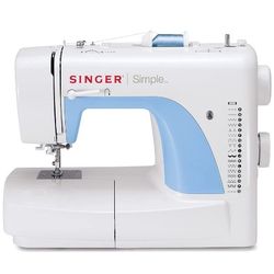 Singer Sewing Machine with powercord and footpedal