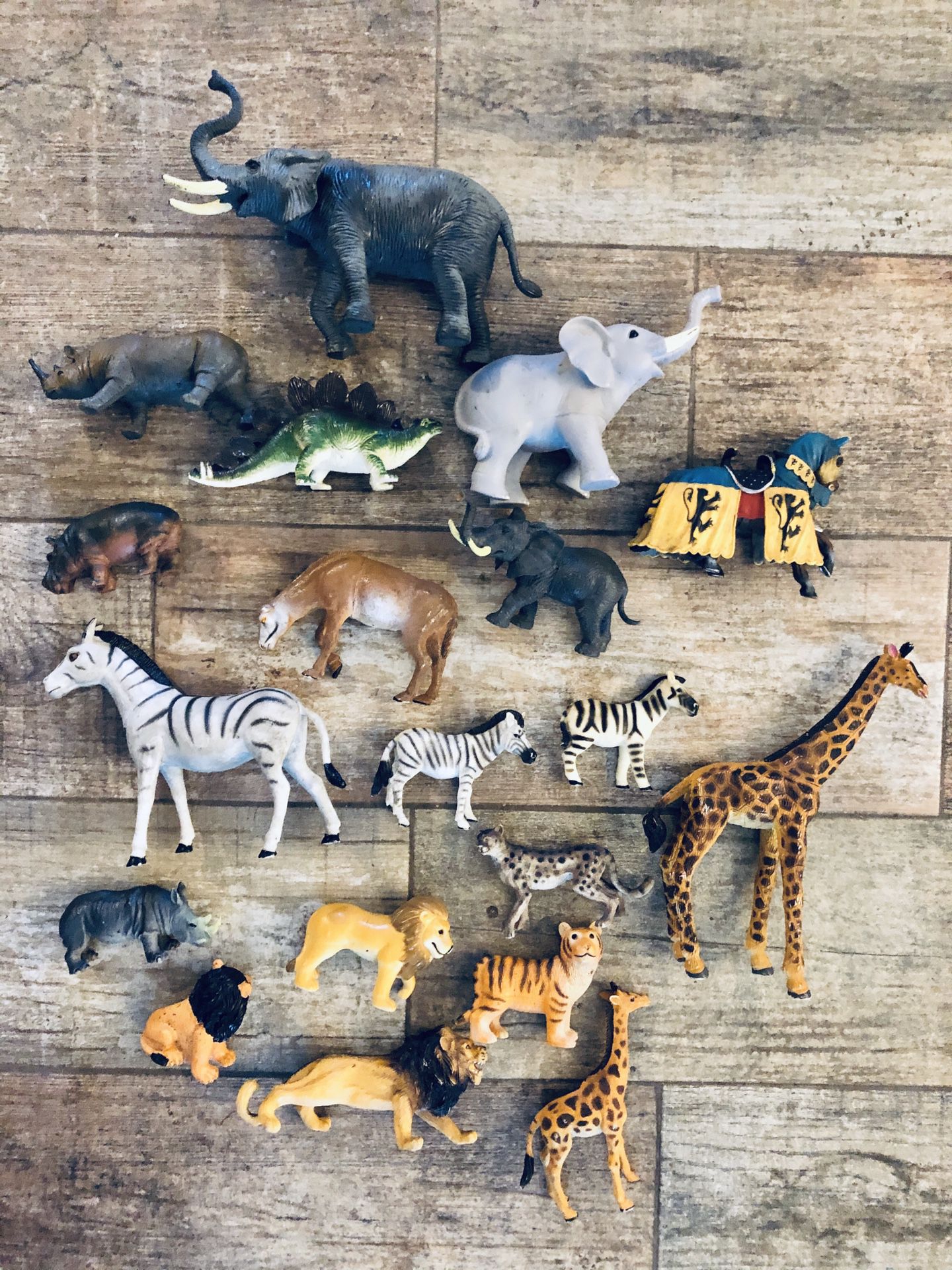 19 Plastic Animals - If Is Posted Is Available