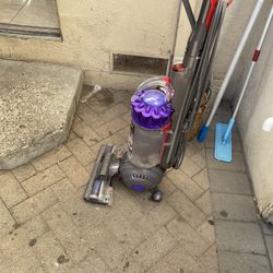 Dyson Vacuum 