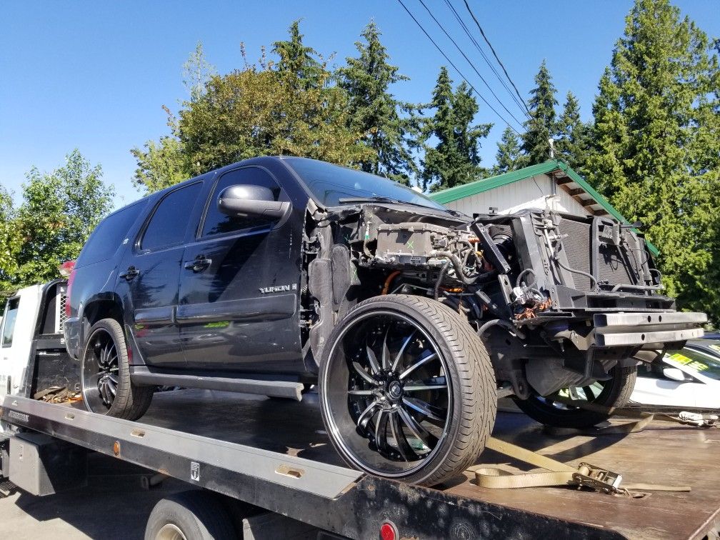 PARTING OUT 08 HYBRID GMC YUKON.