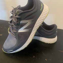 NEW BALANCE RUNNING SHOES