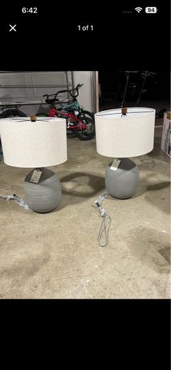 1 set of table lamps