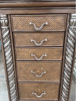 Beautiful decorative accessory dressor