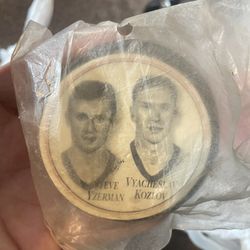 New Detroit Red Wings Puck 1997 Burger King Steve Yzerman & Vyacheslav Kozlov