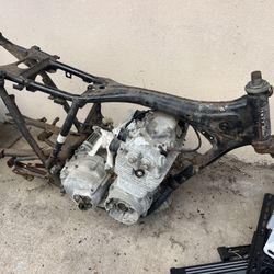 1977 CB400F Frame/motor