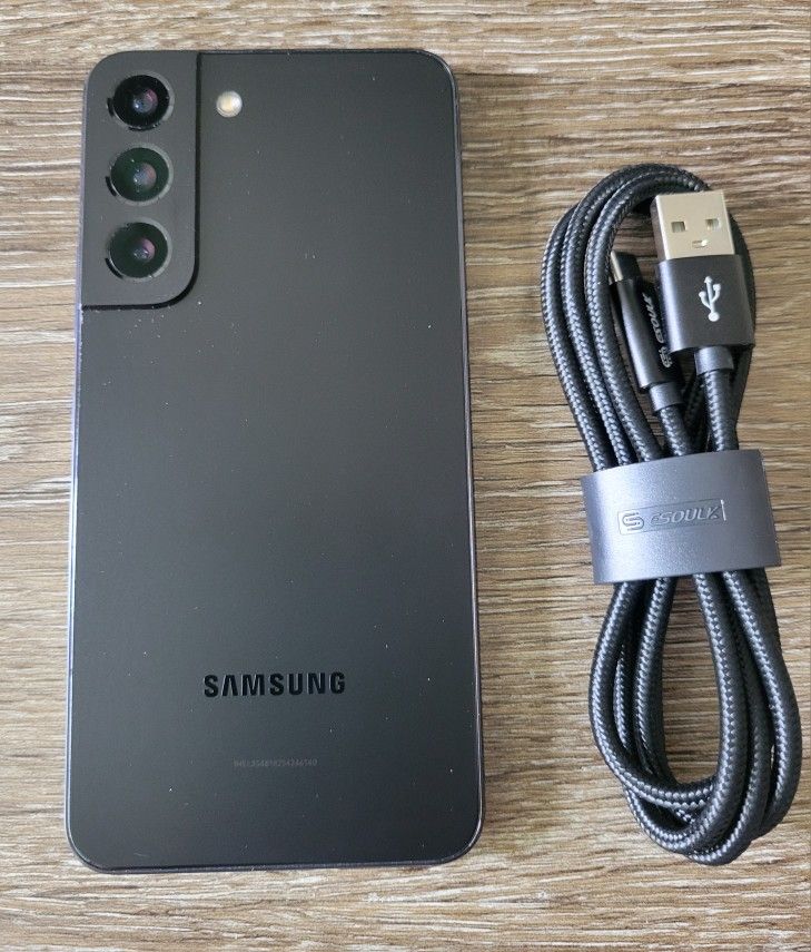New Condition! 📱Unlocked ~Samsung Galaxy S22 ~Any Sim Card!