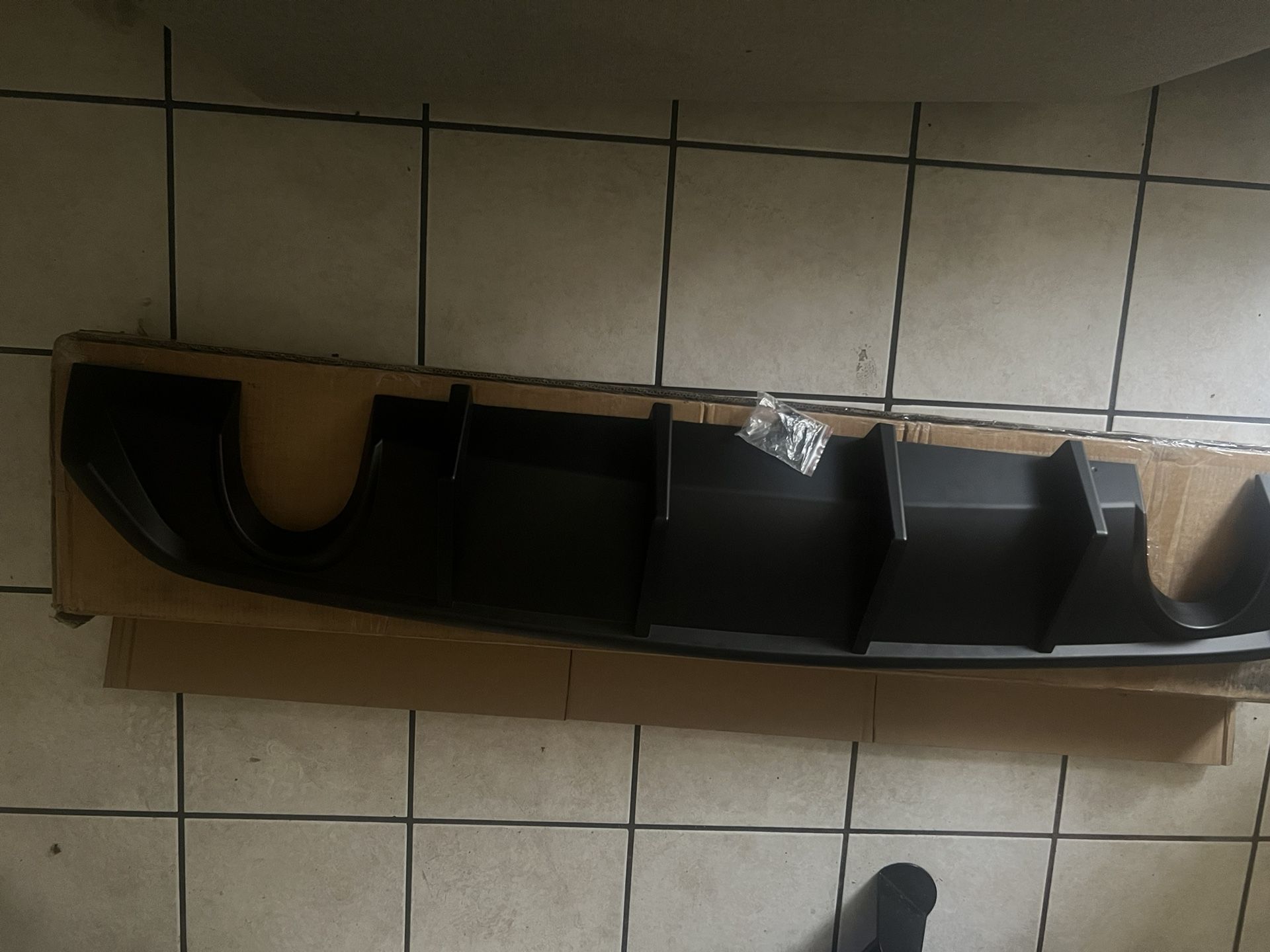 Never Installed. Opened Box Sized It Up To The Bumper Didn’t Fit 2014 R/T. Too Long. 