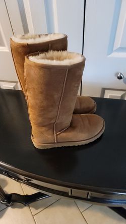 Ugg classic tall boots size 7, new