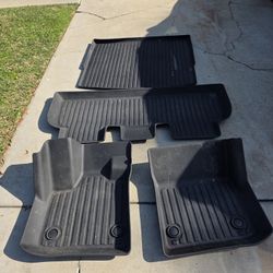 Fisker Ocean, LinerX Mats, Cargo Liner, Baterry Charger/Tender and other accessories. 