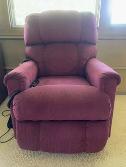La-Z-Boy Pinnacle Platinum Power Lift Recliner w/Headrest & Lumbar - Burgundy