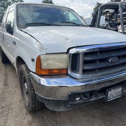2001 Ford F-250. 5.4L. Gas. (Only parts——-Solo partes)