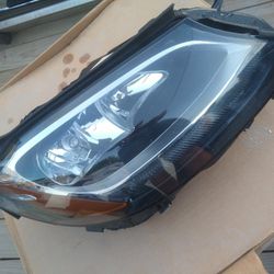 2017 Mercedes C-Class Passenger Side Headlight