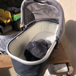 Upababy Bassonette With Cover & Bug Net
