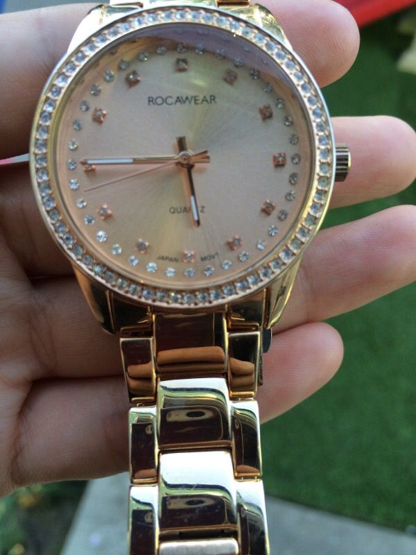 ganancia Duque Aclarar Reloj para mujer ROCAWEAR for Sale in Los Angeles, CA - OfferUp