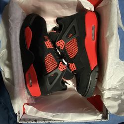 NEW JORDAN 4s RED THUNDER SIZE 8.5