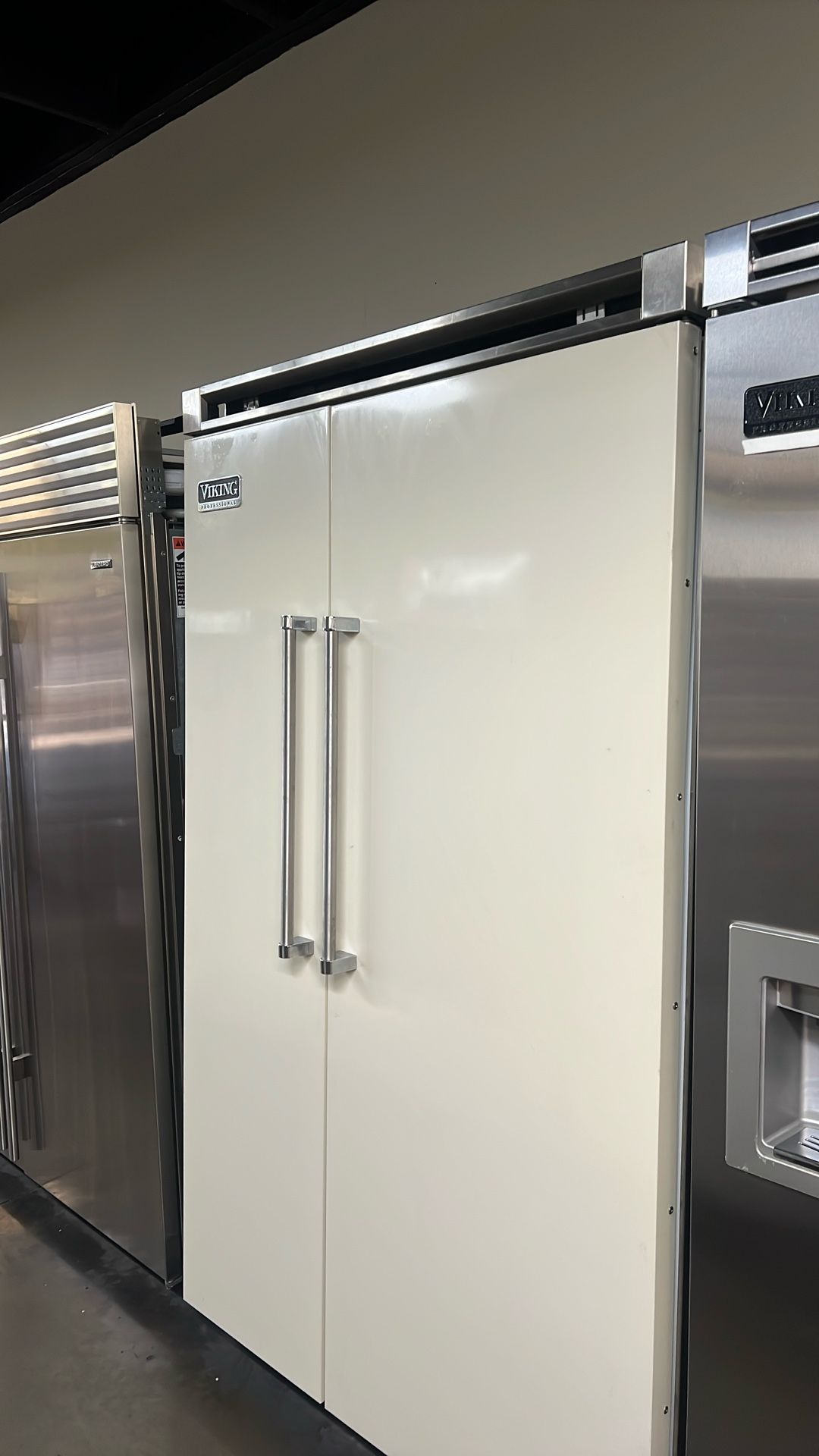 VIKING GLOSS WHITE 48”WIDE BUILT IN SIDE BY SIDE REFRIGERATOR 