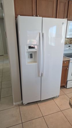 GE Side-by-Side Refrigerator with Ice Dispenser
