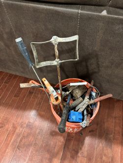 Random Tools In Buckets 