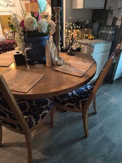 Dining room table set of 6 chairs