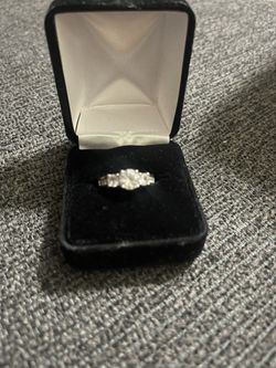 Size 7 Princess Cut Diamond Three Stone Engagement Ring In 10k White Gold