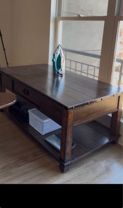 Rolling coffee table
