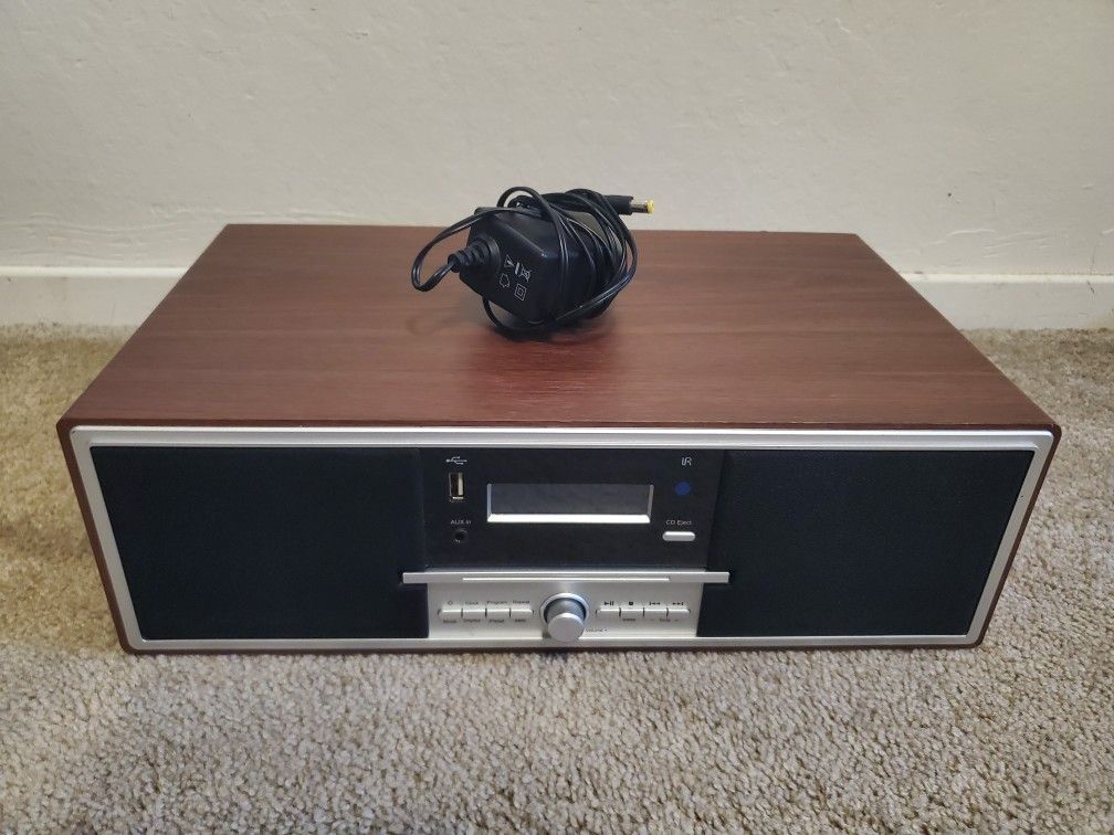 CD Playing Multiformat Tabletop Radio
