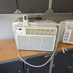 8000 BTU GE in Window Air Conditioner