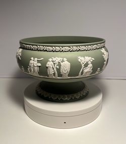 Vintage Wedgwood Jasperware Celadon Green Pedestal Fruit Bowl Sacrifice Scene