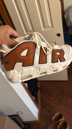 NIKE AIR UPTEMPO