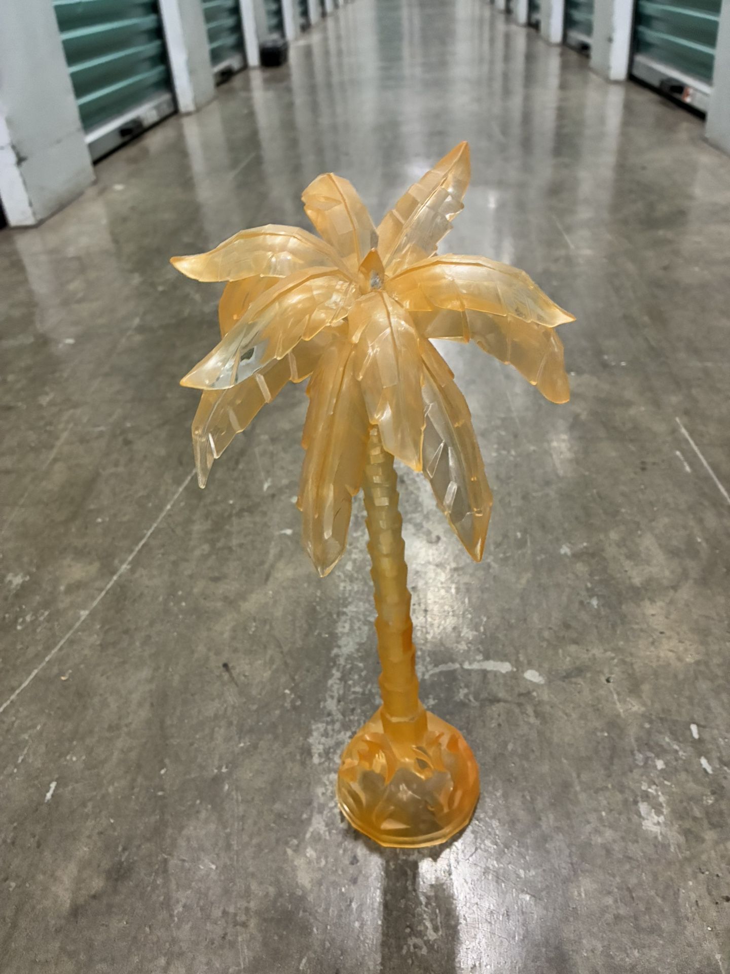 Cool Golden Palm Tree Decor