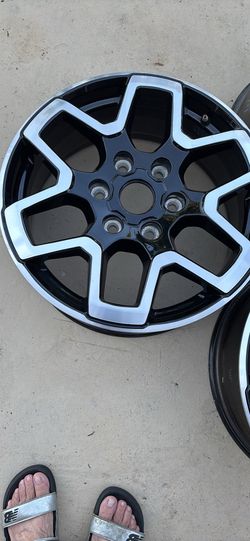 5-     “18” Gloss Black Alloy Wheels – Sport Style – Excellent Condition”