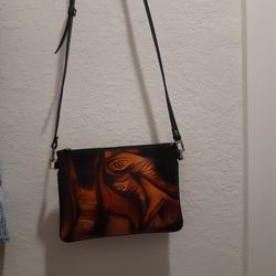 ITALYAN LEATHER CROSSBODY, NEVER USED