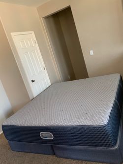 KING BEAUTYREST SILVER MATTRESS AND FREE BOX SPRINGS